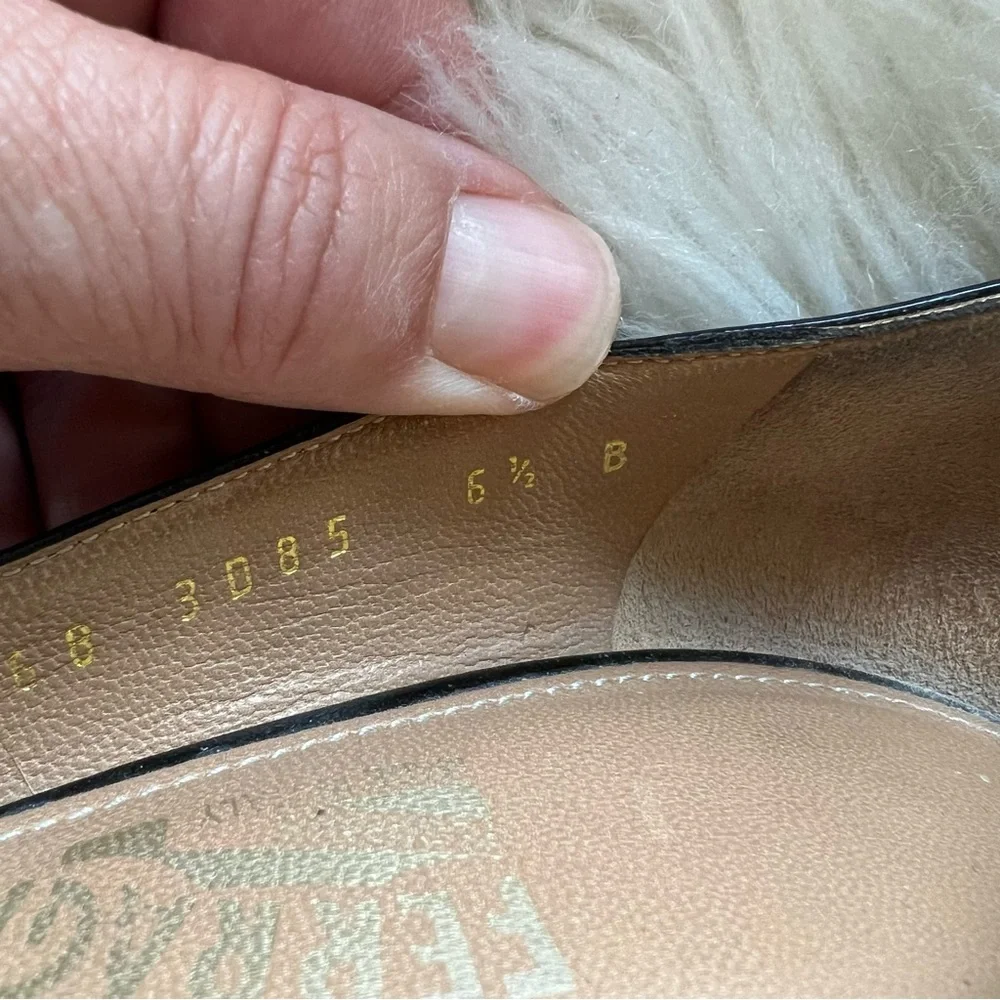 Salvatore Ferragamo Black Patent Leather Gold Logo Heels Women’s Size 6.5B - Picture 7 of 9